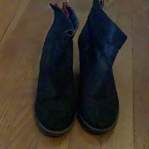 Size 7 black booties!